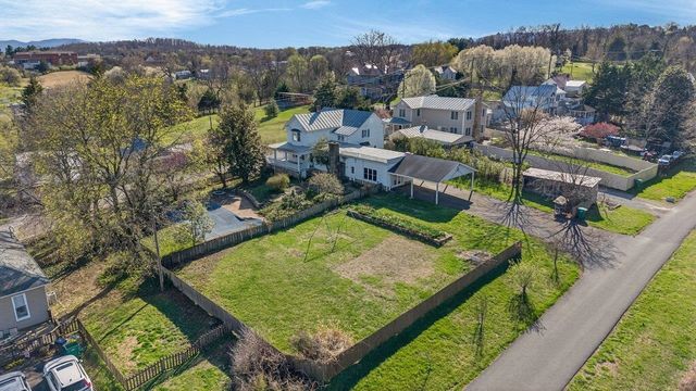 422 MECHANIC ST, Luray, VA 22835