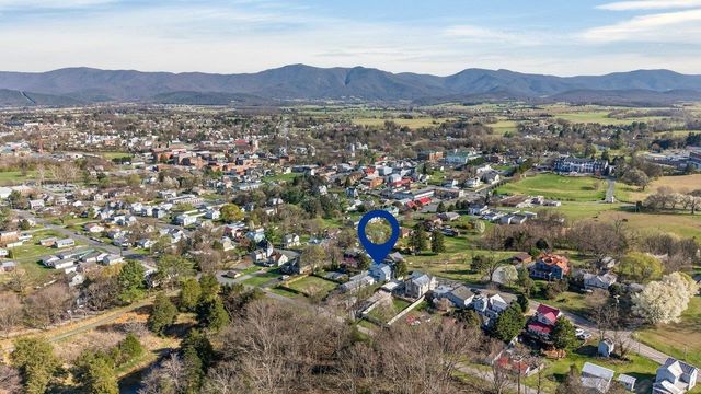 422 MECHANIC ST, Luray, VA 22835