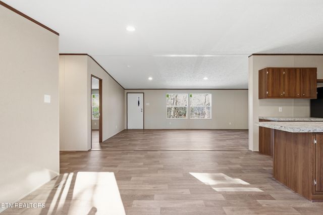 780 Little Dogwood Rd, Kingston, TN 37763