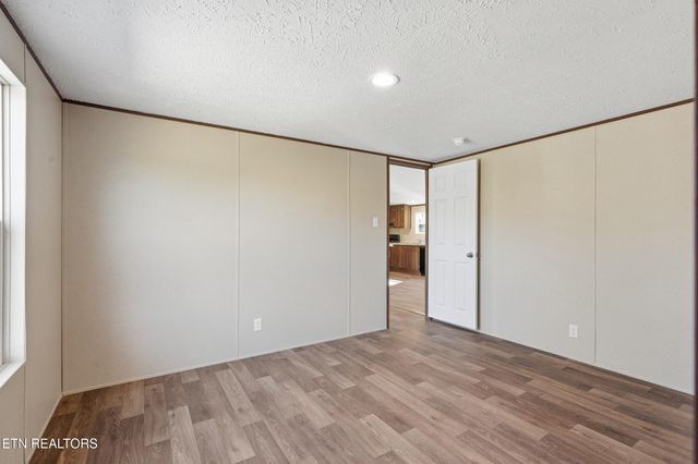 780 Little Dogwood Rd, Kingston, TN 37763