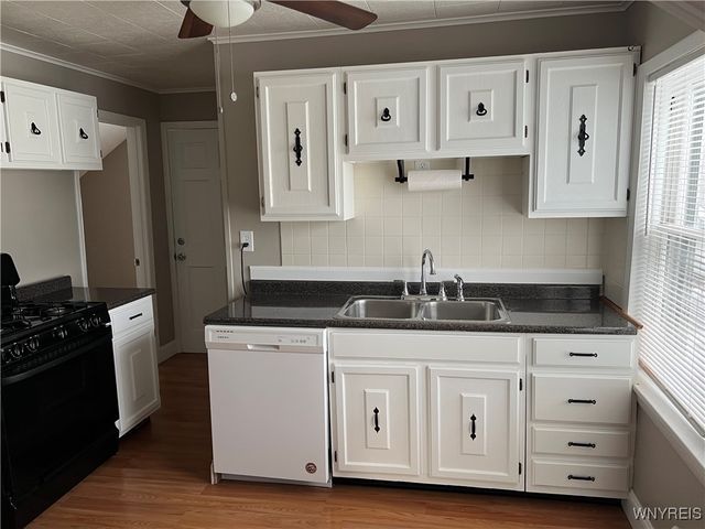 8 Melrose Road, Amherst, NY 14221