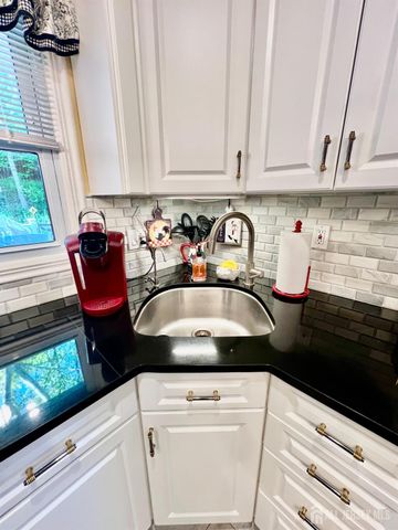 51 Salem Court, Metuchen, NJ 08840