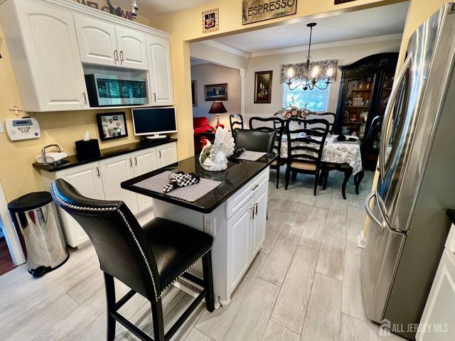 51 Salem Court, Metuchen, NJ 08840