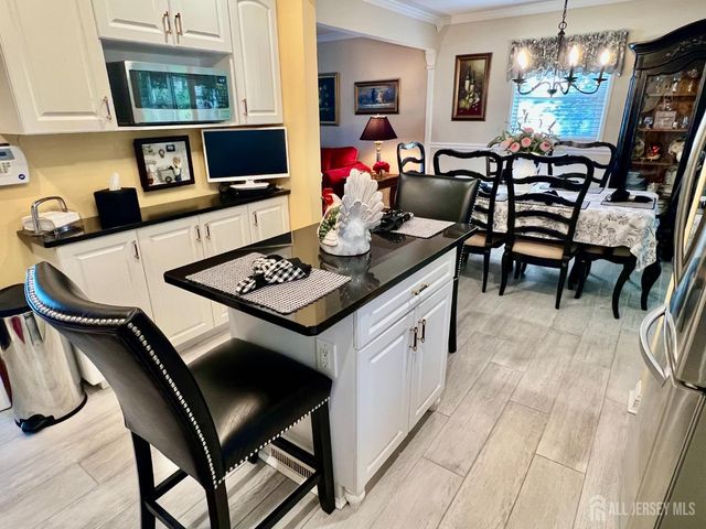 51 Salem Court, Metuchen, NJ 08840