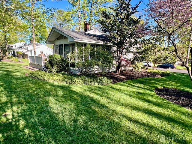 51 Salem Court, Metuchen, NJ 08840