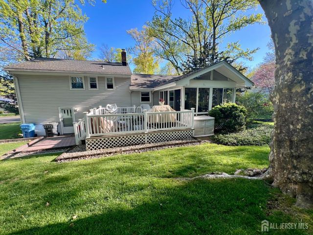 51 Salem Court, Metuchen, NJ 08840