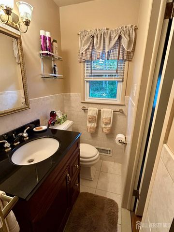 51 Salem Court, Metuchen, NJ 08840