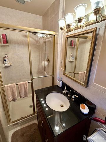 51 Salem Court, Metuchen, NJ 08840