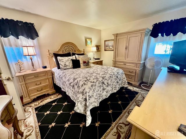 51 Salem Court, Metuchen, NJ 08840