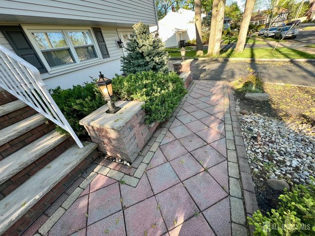 51 Salem Court, Metuchen, NJ 08840
