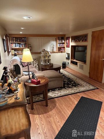 51 Salem Court, Metuchen, NJ 08840