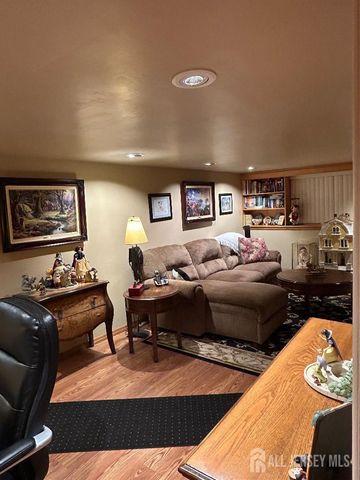 51 Salem Court, Metuchen, NJ 08840