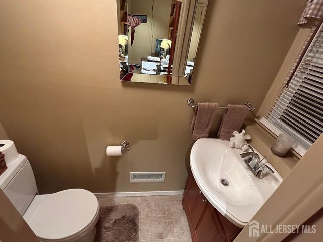 51 Salem Court, Metuchen, NJ 08840