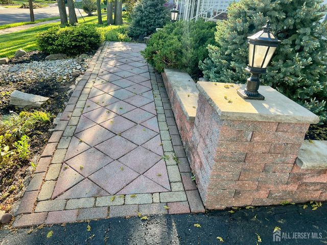 51 Salem Court, Metuchen, NJ 08840
