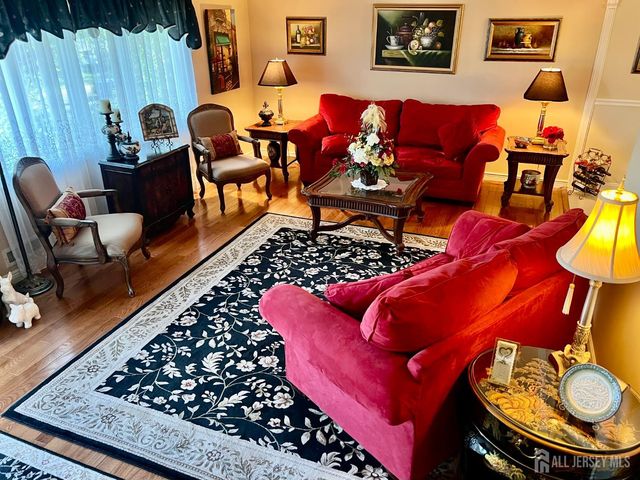 51 Salem Court, Metuchen, NJ 08840