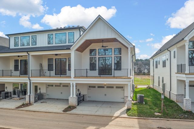 2060 Conductor Ln, Thompsons Station, TN 37179