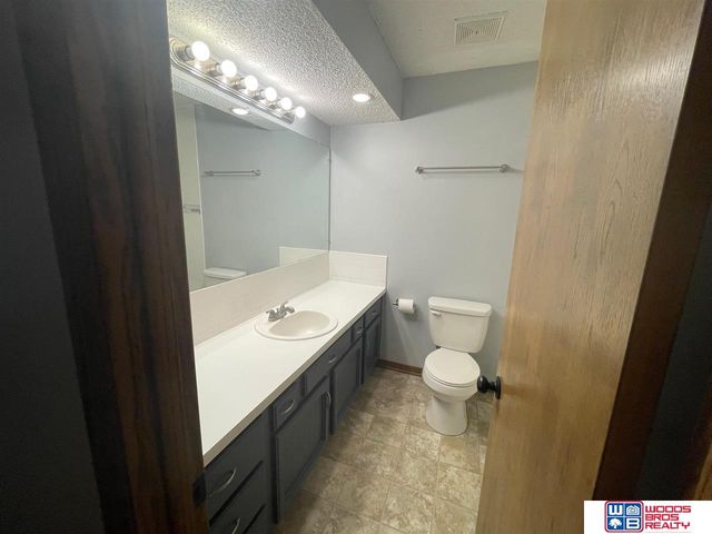 6001 Robin Road, Lincoln, NE 68516