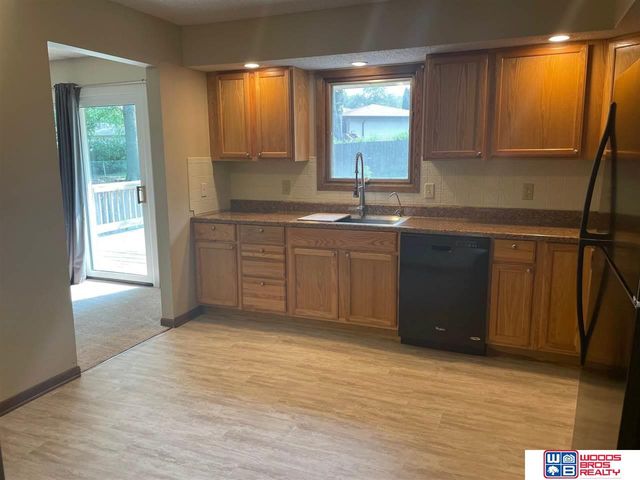 6001 Robin Road, Lincoln, NE 68516