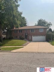 6001 Robin Road, Lincoln, NE 68516