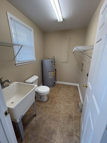1400 S High St, Columbia, TN 38401