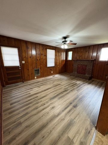 1400 S High St, Columbia, TN 38401