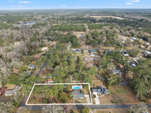 911 NE 1ST Street, Havana, FL 32333