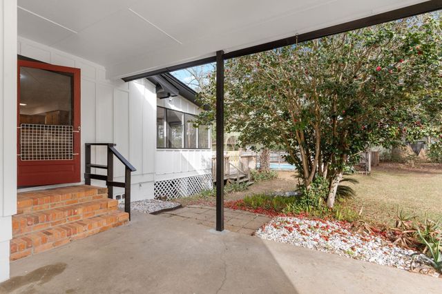 911 NE 1ST Street, Havana, FL 32333