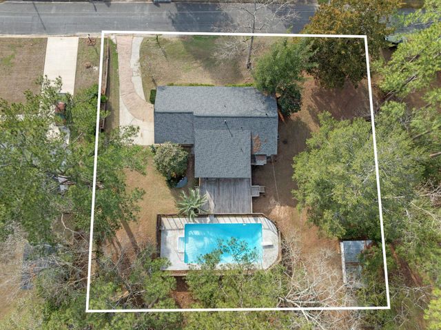 911 NE 1ST Street, Havana, FL 32333