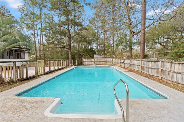 911 NE 1ST Street, Havana, FL 32333