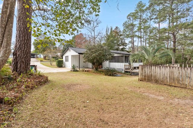 911 NE 1ST Street, Havana, FL 32333