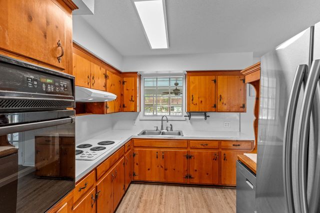 911 NE 1ST Street, Havana, FL 32333