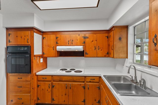 911 NE 1ST Street, Havana, FL 32333