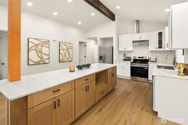 5755 Blakely Avenue NE, Bainbridge Island, WA 98110