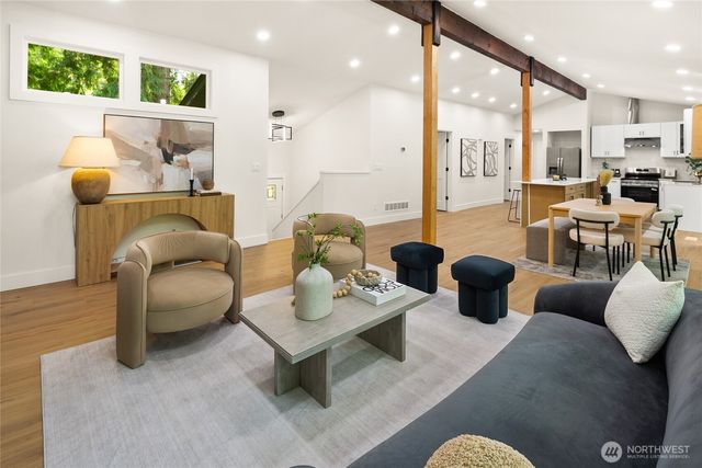5755 Blakely Avenue NE, Bainbridge Island, WA 98110