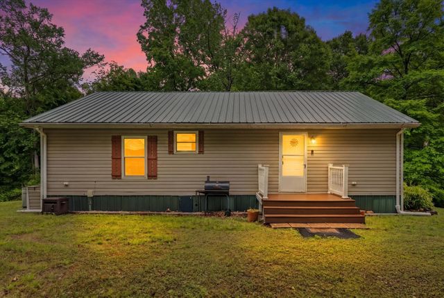 122 Lakeview Rd, Stewart, TN 37175
