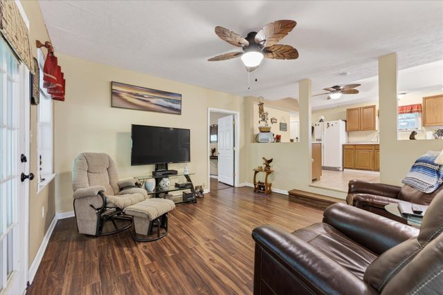 122 Lakeview Rd, Stewart, TN 37175