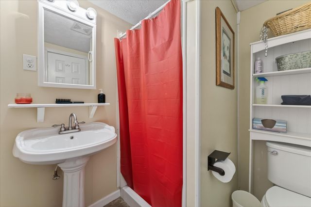122 Lakeview Rd, Stewart, TN 37175