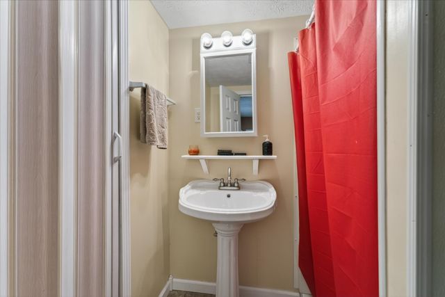 122 Lakeview Rd, Stewart, TN 37175