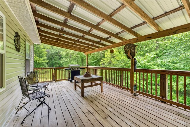 122 Lakeview Rd, Stewart, TN 37175