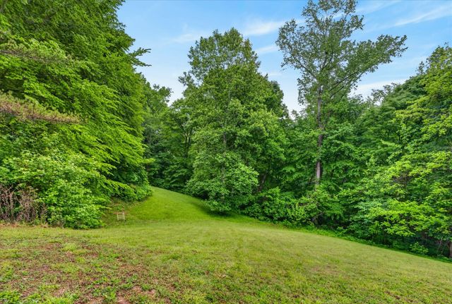 122 Lakeview Rd, Stewart, TN 37175