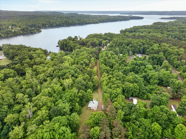 122 Lakeview Rd, Stewart, TN 37175