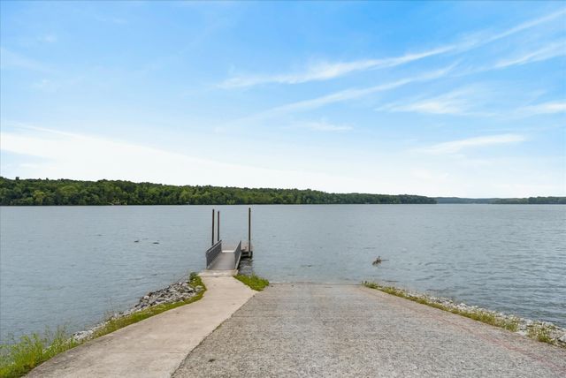 122 Lakeview Rd, Stewart, TN 37175