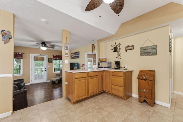 122 Lakeview Rd, Stewart, TN 37175