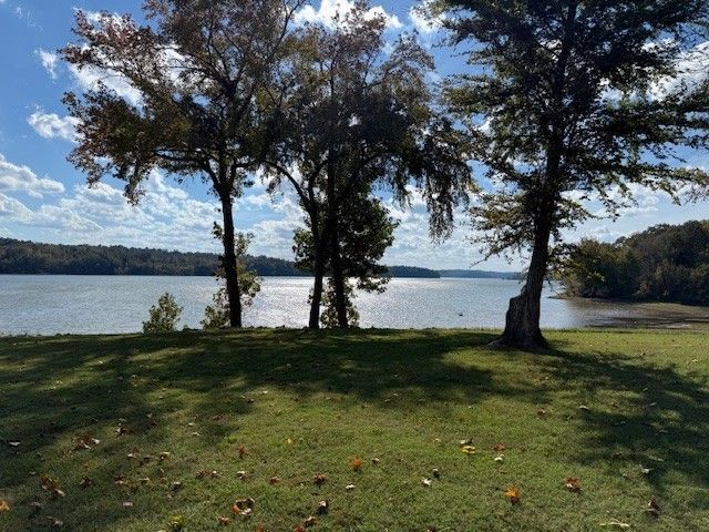 122 Lakeview Rd, Stewart, TN 37175