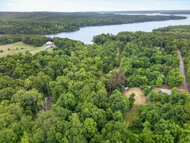 122 Lakeview Rd, Stewart, TN 37175