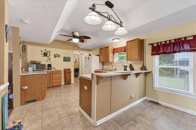 122 Lakeview Rd, Stewart, TN 37175
