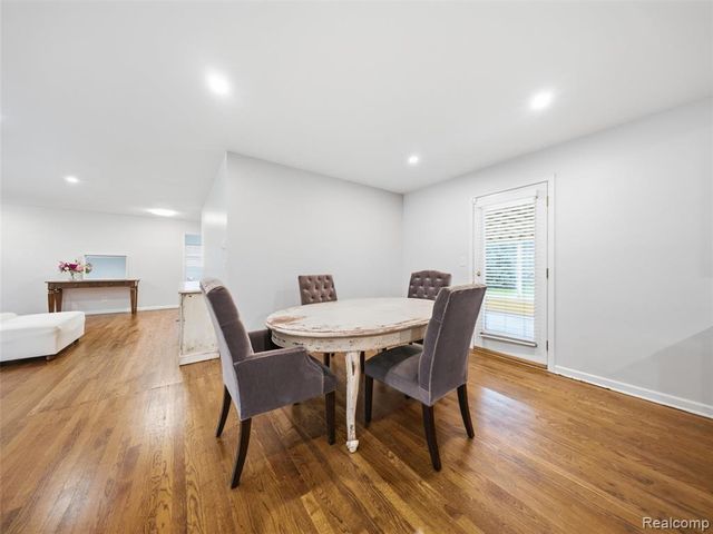 2645 Ayrshire Drive, Bloomfield Hills, MI 48302