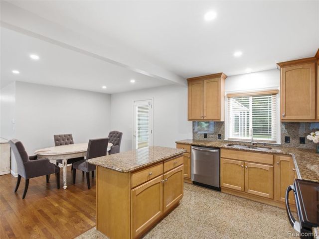 2645 Ayrshire Drive, Bloomfield Hills, MI 48302