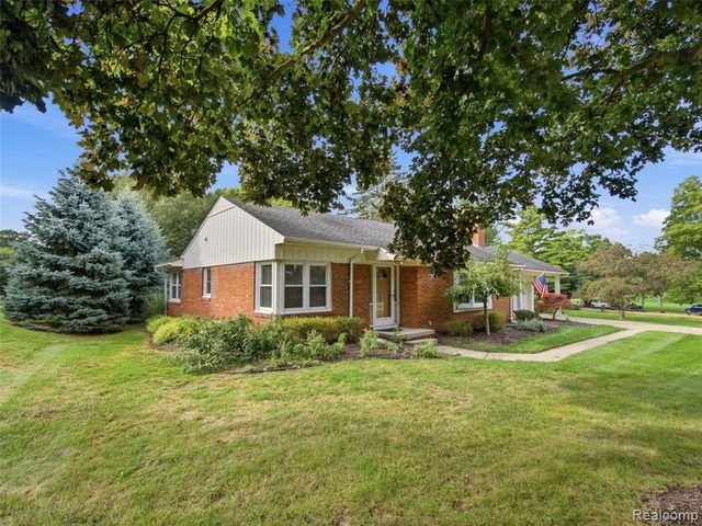 2645 Ayrshire Drive, Bloomfield Hills, MI 48302