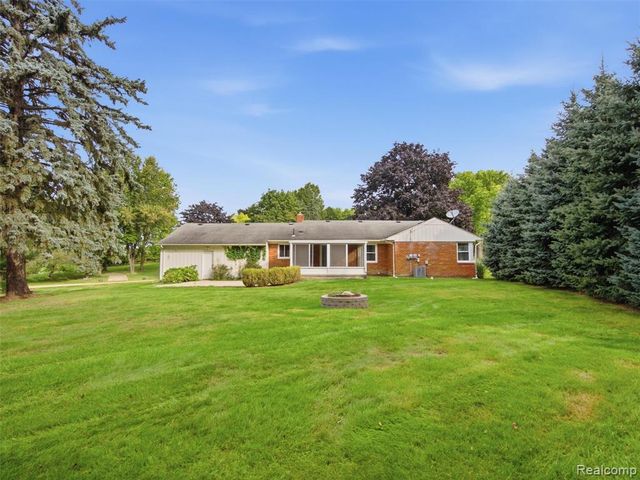 2645 Ayrshire Drive, Bloomfield Hills, MI 48302